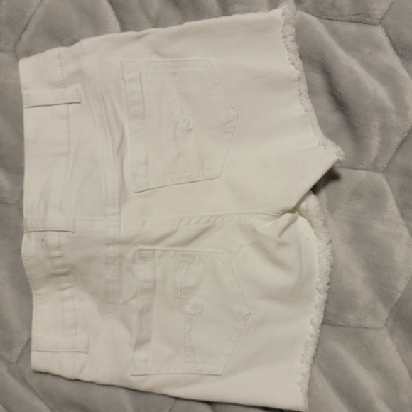 Shorts - Picture 3 of 4